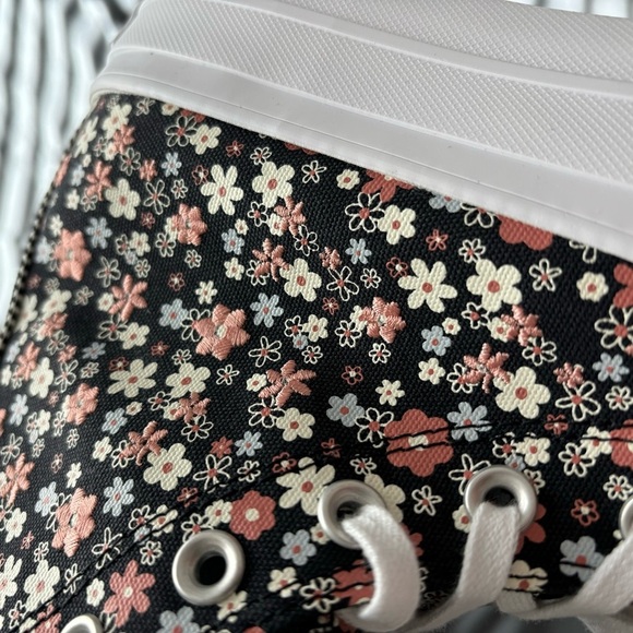 Platform Floral Embroidered Converse - Picture 4 of 4
